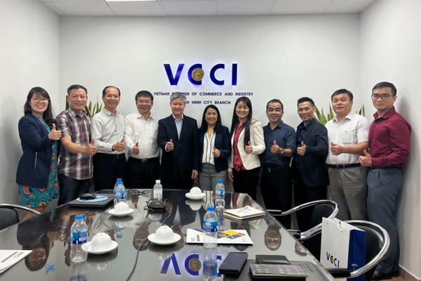 Đại diện CESO SACO đã có buổi gặp gỡ với Giám đốc VCCI-HCM và Phó chủ tịch VCCI. Hai bên đã chia sẻ về những thành công đạt được và các kế hoạch, dự định sắp tới.